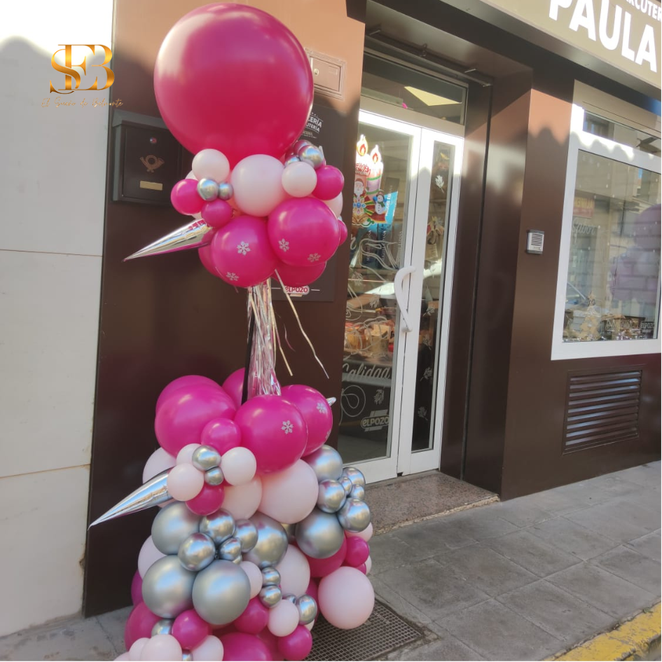 Detalle de la torre de globos personalizada de 2 metros - El Sueño de Belmonte