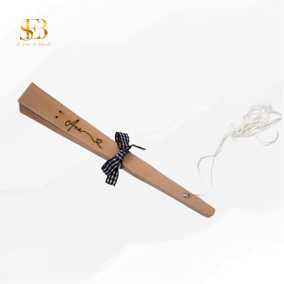 Abanico de madera personalizado para bodas y comuniones, vista 4 - El Sueño de Belmonte