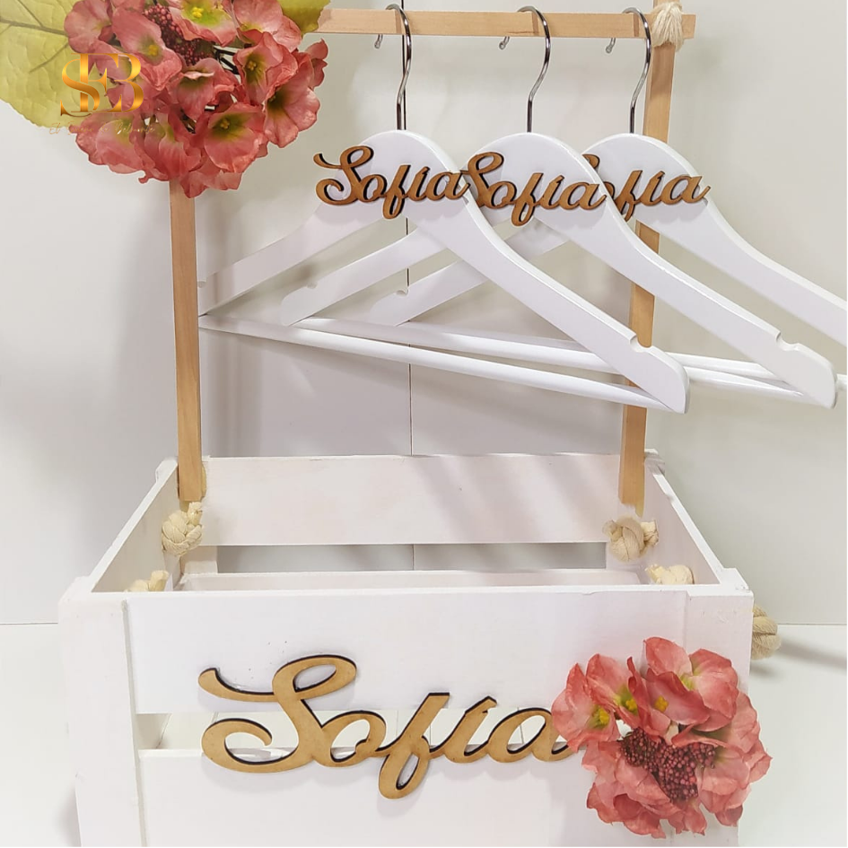 Pack Flor personalizado con caja de madera y perchas para bebé - El Sueño de Belmonte