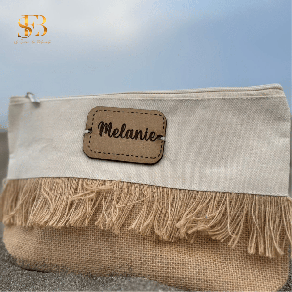 Bolso-Neceser Sogno con chapita de madera grabada para regalo - El Sueño de Belmonte