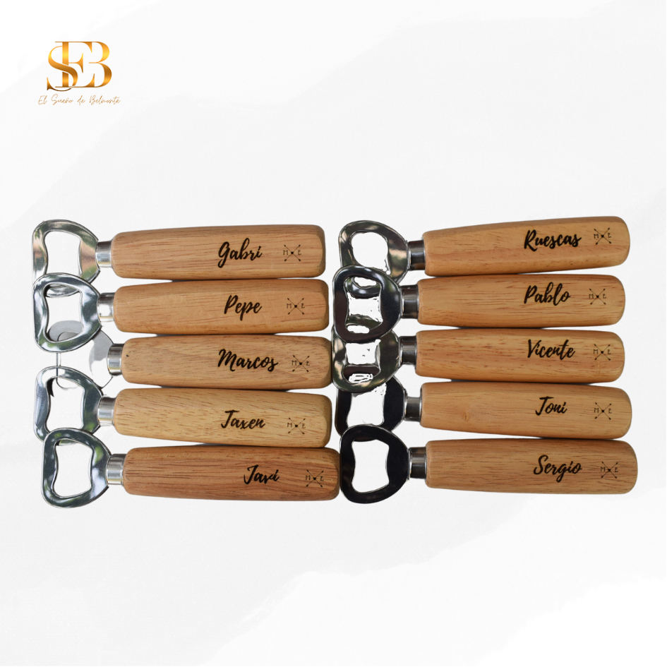 Abridor de madera personalizado para invitados de boda, vista 1 - El Sueño de Belmonte