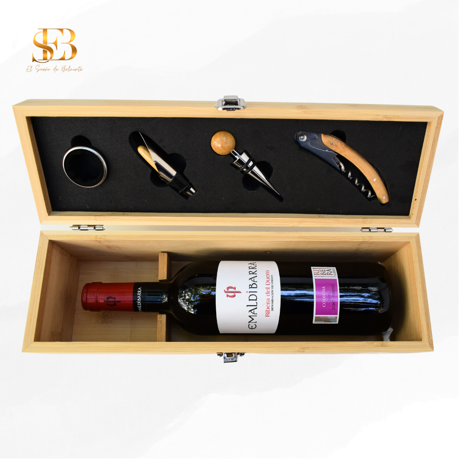 Set de vino personalizado en madera, detalle de la caja - El Sueño de Belmonte