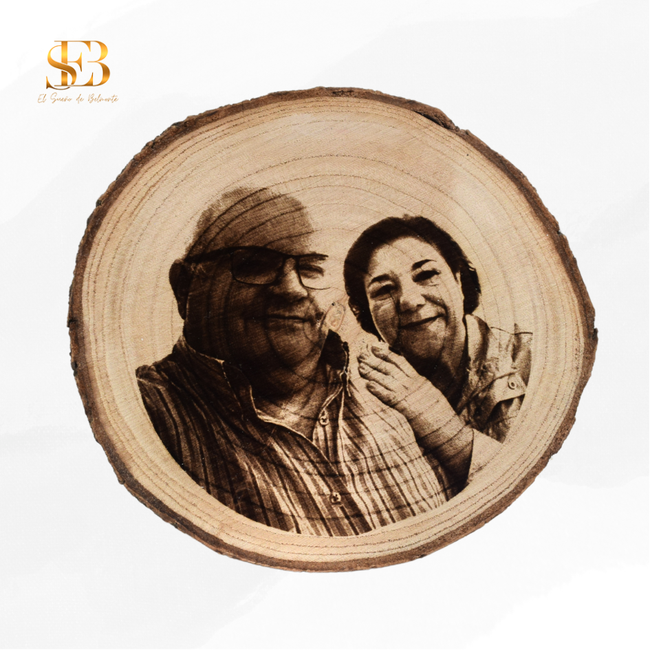 Rodaja de madera personalizada, detalle del grabado - El Sueño de Belmonte