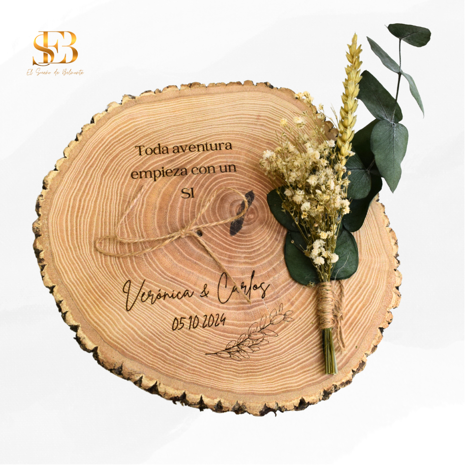 Porta alianzas personalizado en rodaja de madera para bodas - El Sueño de Belmonte