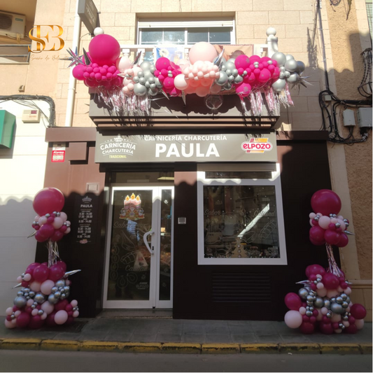 Arco de globos con columnas de 3 metros para decoración de entradas - El Sueño de Belmonte