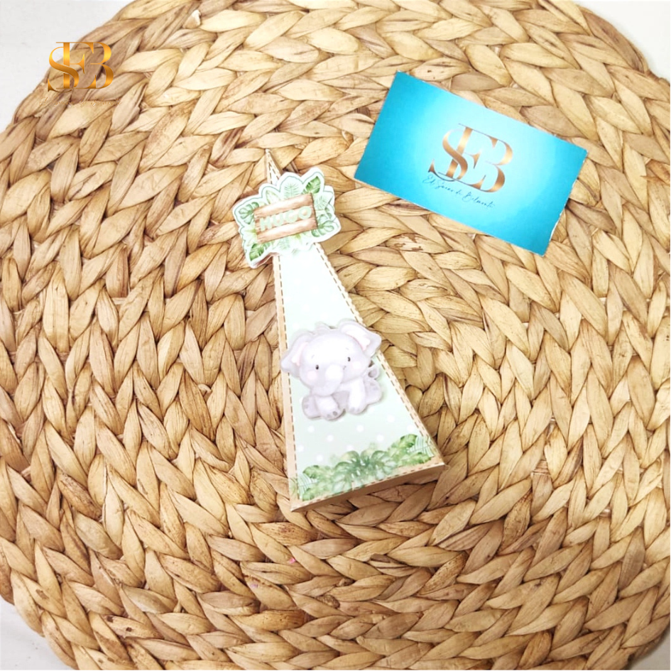 Caja pirámide personalizada para candy bar de bodas y comuniones - El Sueño de Belmonte