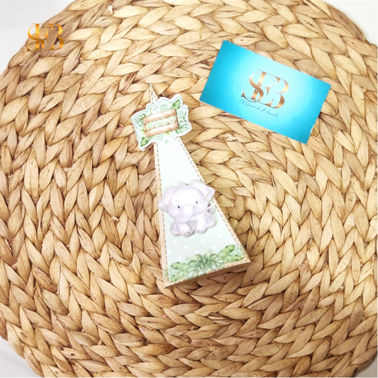 Caja pirámide personalizada para candy bar de bodas y comuniones - El Sueño de Belmonte