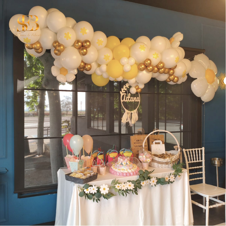 Guirnalda de globos orgánica personalizada para eventos - El Sueño de Belmonte
