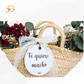 cesta de mimbre con flores