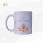 Detalle del muñeco personalizado grabado en la Taza para Comunión - El Sueño de Belmonte