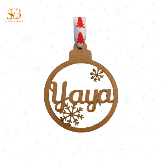 Bola navidad, adorno navideño personalizado de madera con copos de nieve.
