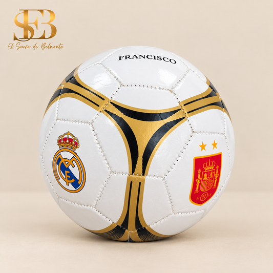 Balón de fútbol personalizado con nombre y escudos del Real Madrid y la Selección Española - El Sueño de Belmonte