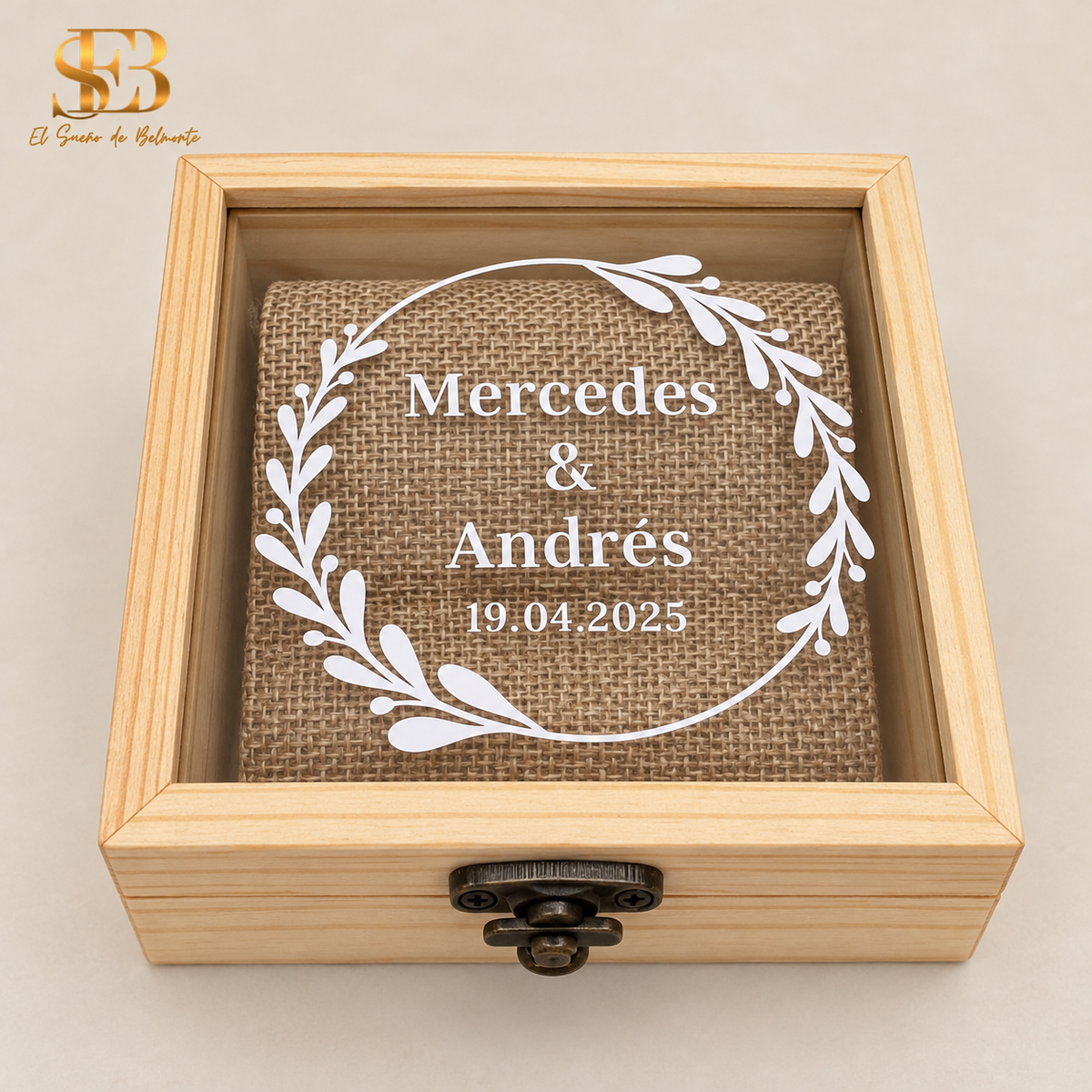 Caja de madera personalizada para anillos y arras con nombres y fecha grabados - El Sueño de Belmonte