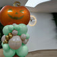 Torre de globos de Halloween personalizada para clínica dental en verde